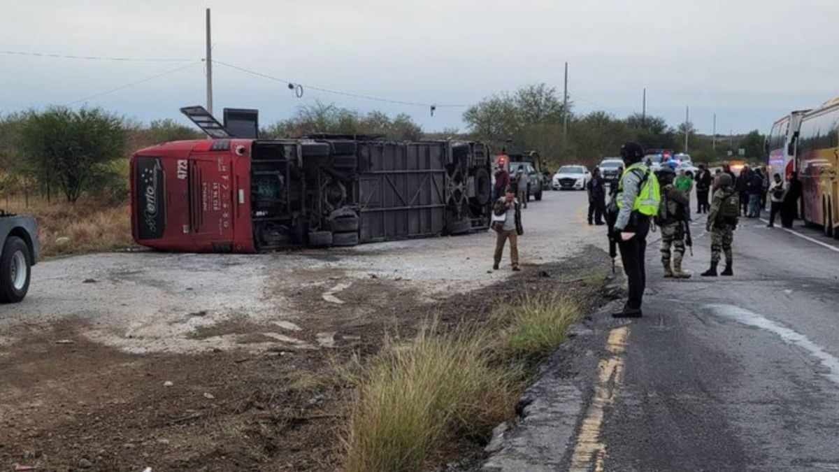 Vuelca autobús con migrantes en Tamaulipas; hay 8 heridos