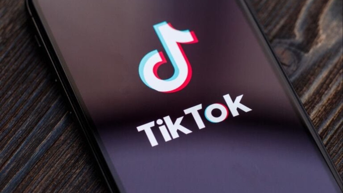 Albania prohibe TikTok y le llama basura