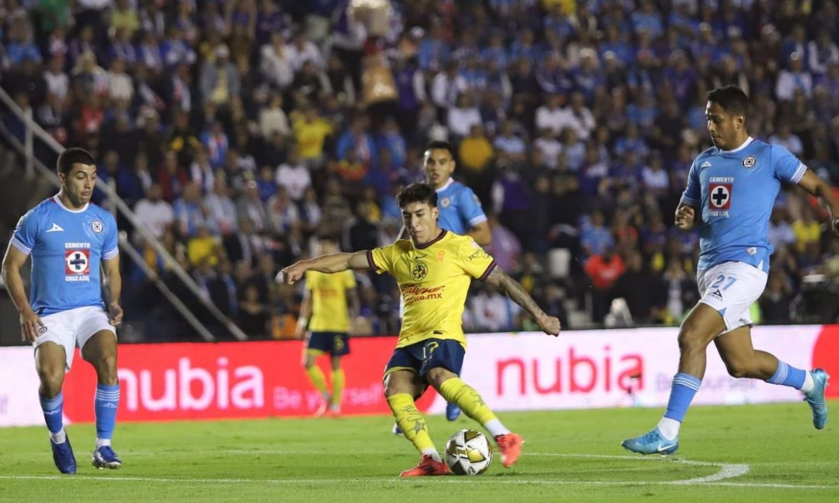 Semifinal entre América y Cruz Azul en el que el conjunto azulcrema se colocó como ganador.