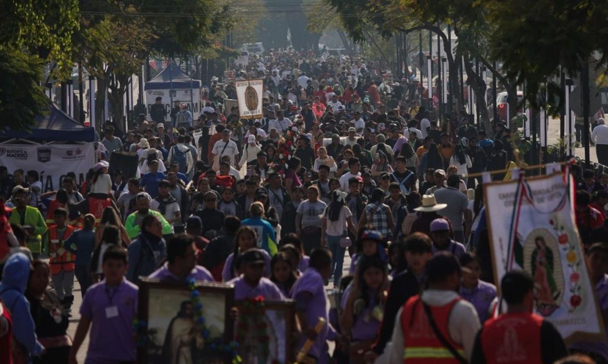 Peregrinos llegando a la Basílica de Guadalupe.