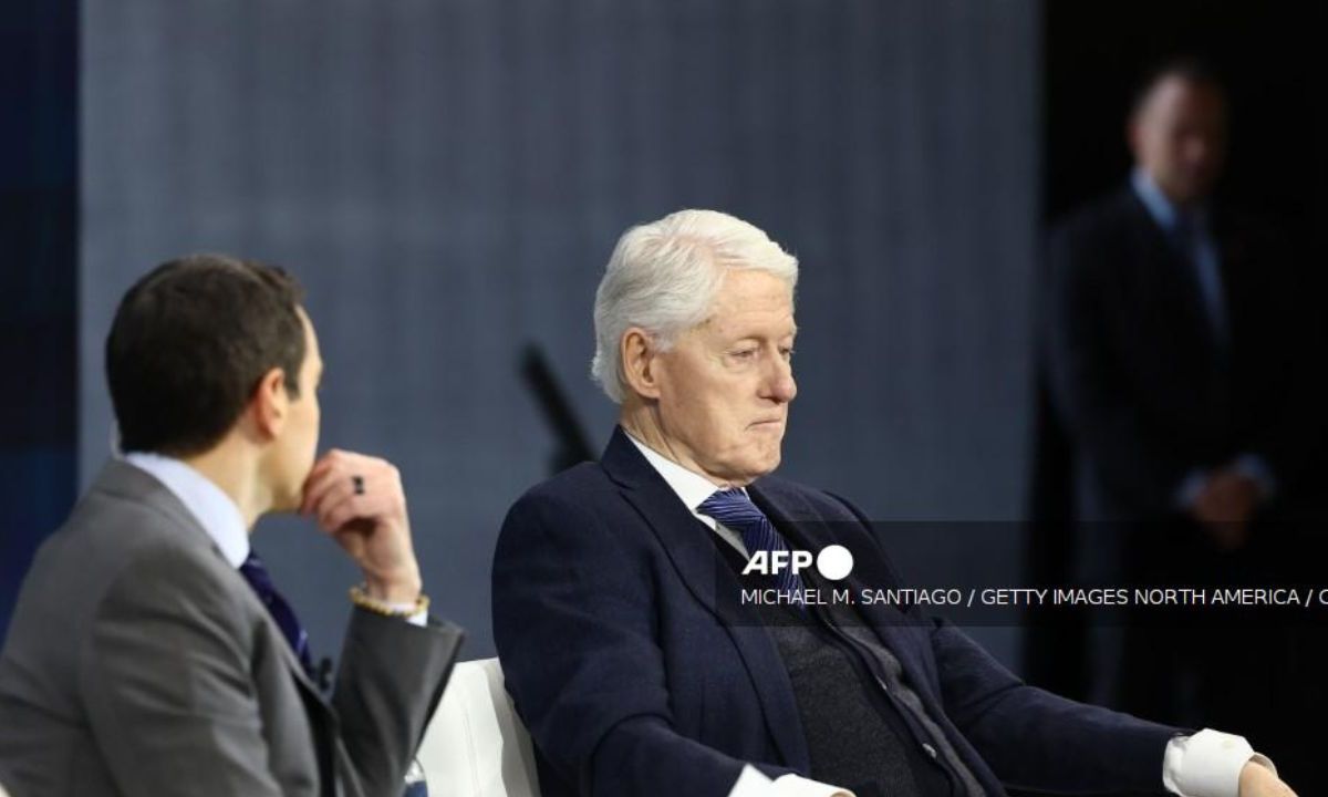 El expresidente Bill Clinton, fue hospitalizado con fiebre este lunes en Washington.