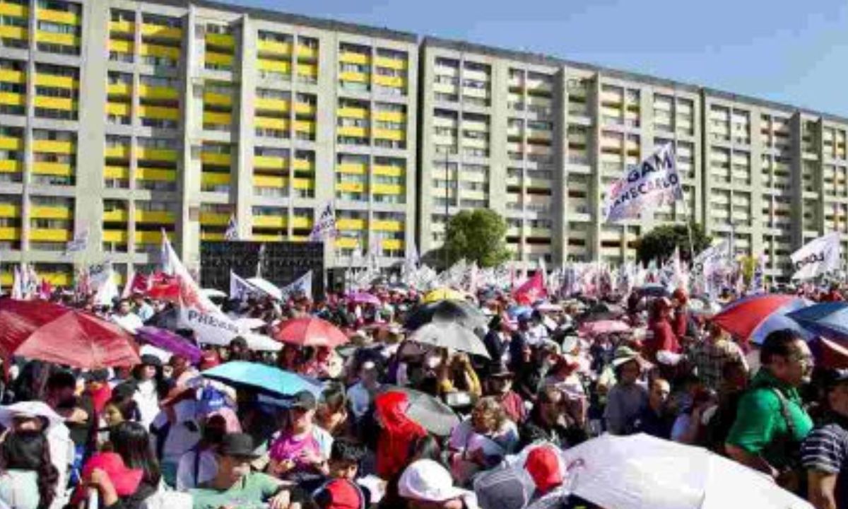 Dirigencia de Morena celebrando en Tlatelolco