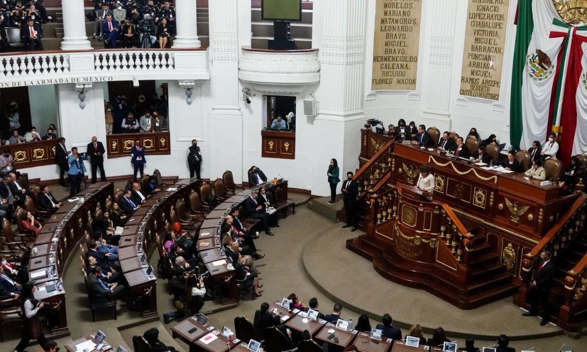 El Congreso de CDMX exhortó a la FGR y al Consejo de la Judicatura Federal a investigar la posible comisión de delitos de juzgadores.