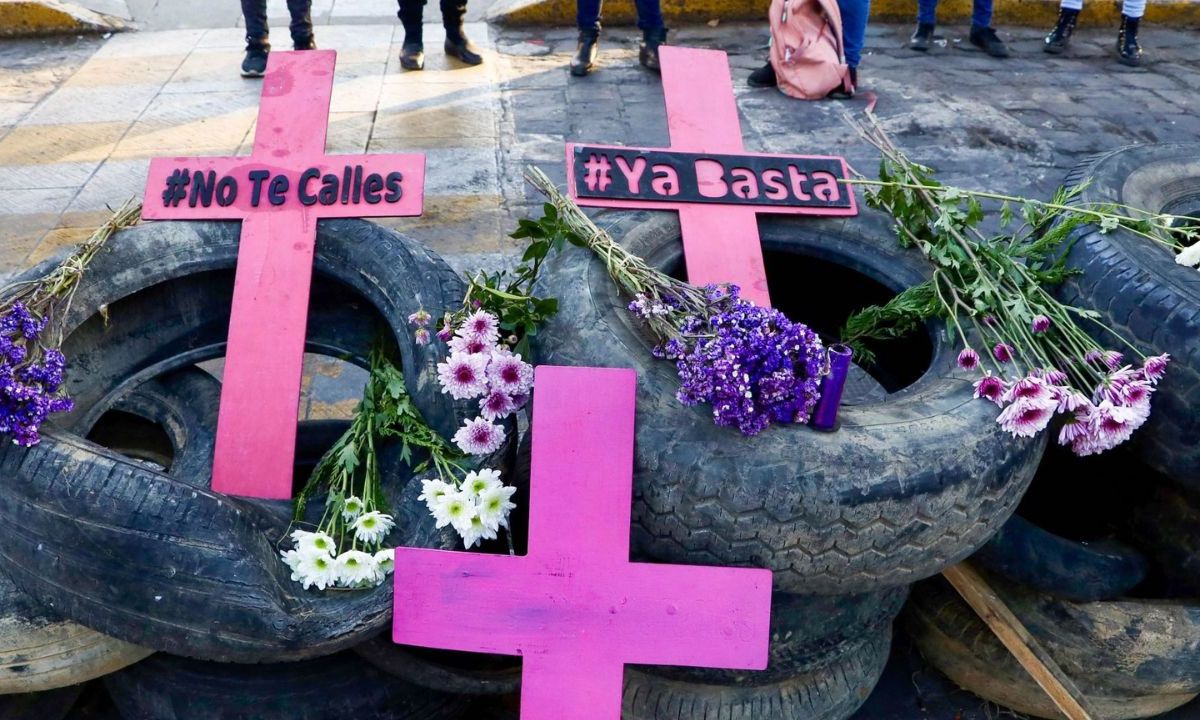 Cruces en marcha contra la violencia en la CDMX.