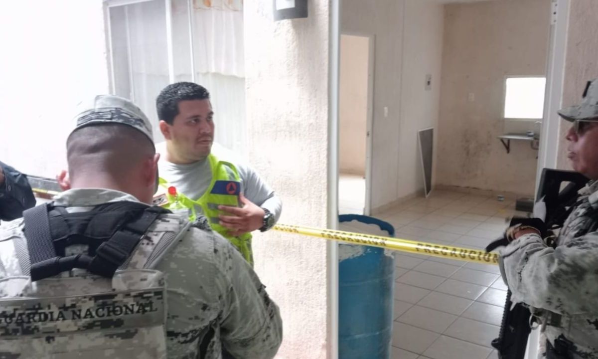 Elementos del Ejército y la Guardia Nacional aseguraron 159 tubos con explosivo en Solidaridad, Quintana Roo.