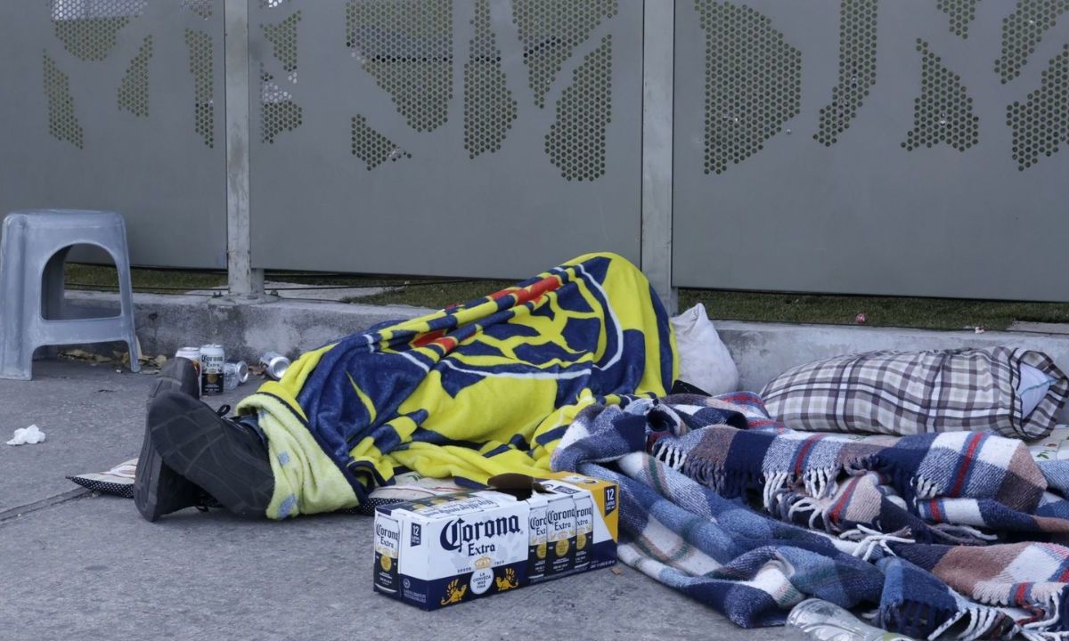 Aficionados de América en el Estadio Cuauhtémoc en Puebla