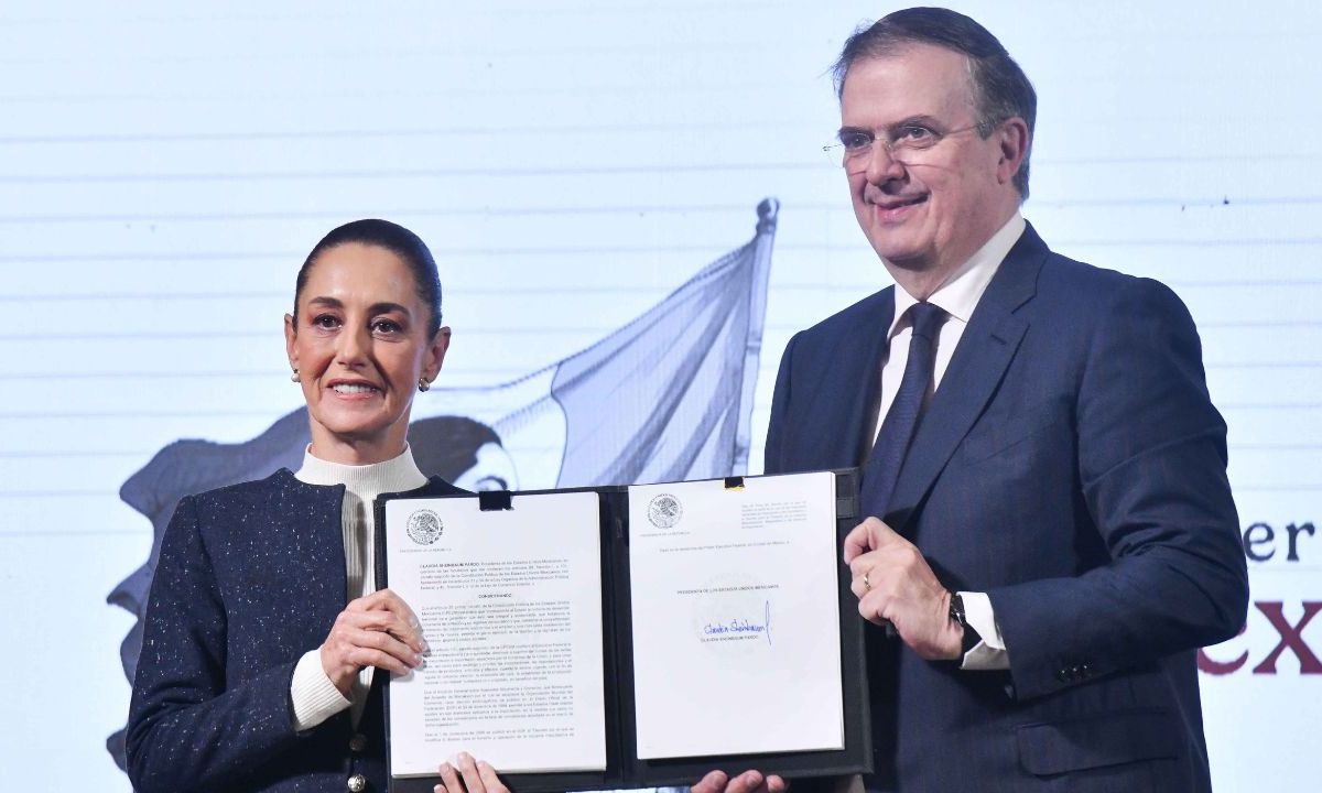 Sheinbaum firma decreto en por de la industria textil