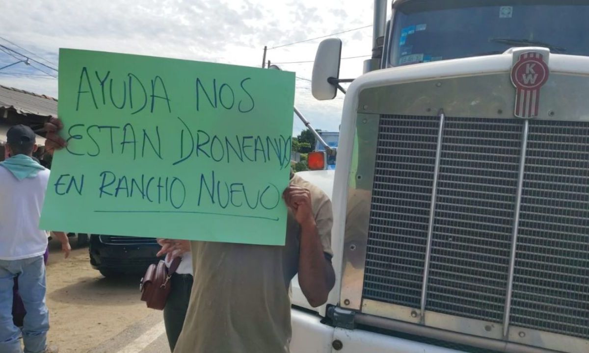 PETICIÓN. Los manifestantes exigen seguridad para varias poblaciones de Petatlán, ante la violencia de los días anteriores.