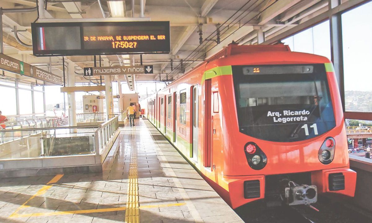 Afluencia. El gusano naranja es considerado el transporte público más importante de la capital; tiene 5 millones de usuarios diarios.