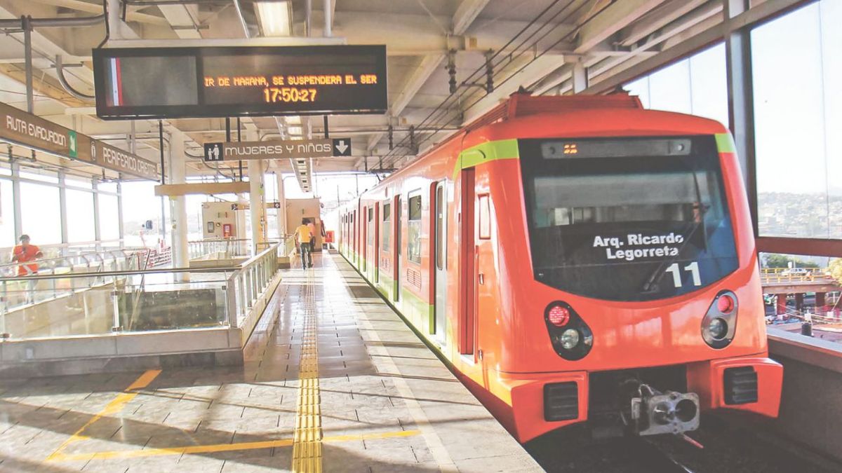 Afluencia. El gusano naranja es considerado el transporte público más importante de la capital; tiene 5 millones de usuarios diarios.