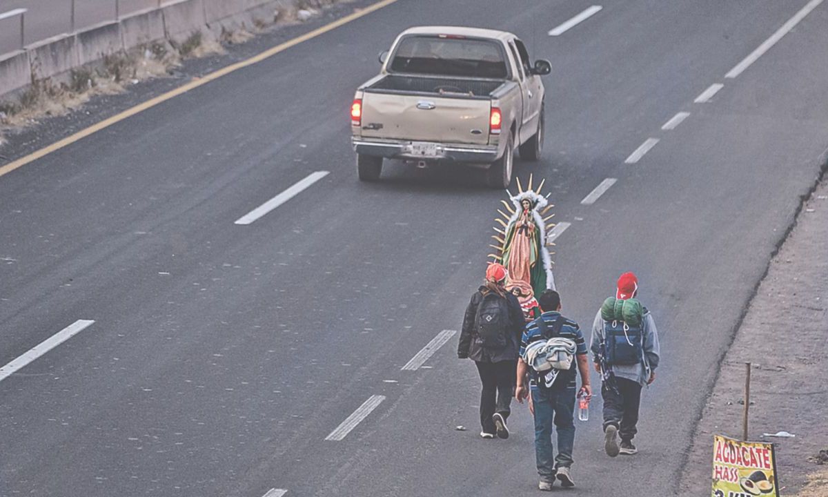 Devoción. Miles de feligreses pasaron por Amecameca, Estado de México, donde hicieron una pausa en su procesión rumbo a la Basílica de Guadalupe.