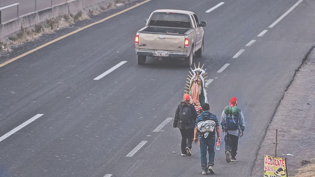 Devoción. Miles de feligreses pasaron por Amecameca, Estado de México, donde hicieron una pausa en su procesión rumbo a la Basílica de Guadalupe.