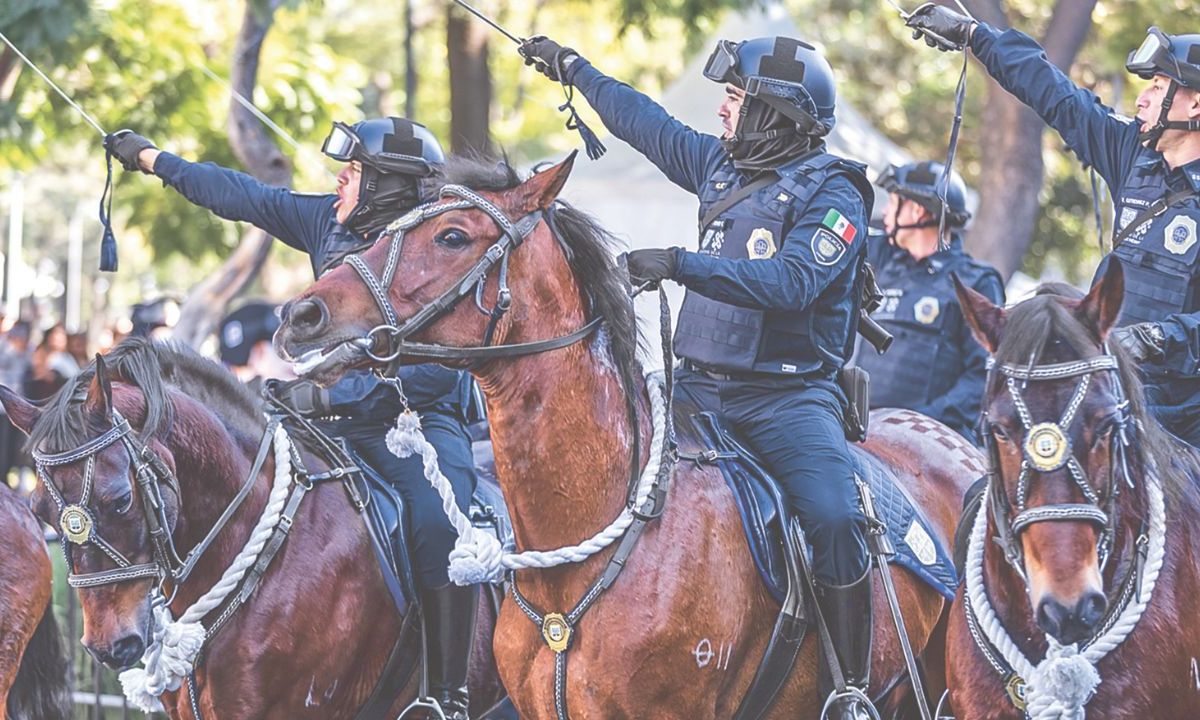 Como parte de la conmemoración del Día de la Policía participaron 2 mil 238 elementos en el desfile.