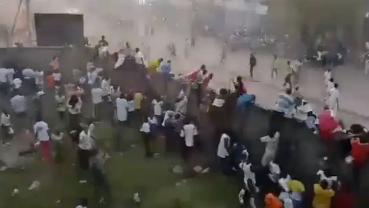 Imagenes de la avalancha tras partido de futbol en Guinea, que dejó 56 muertos.