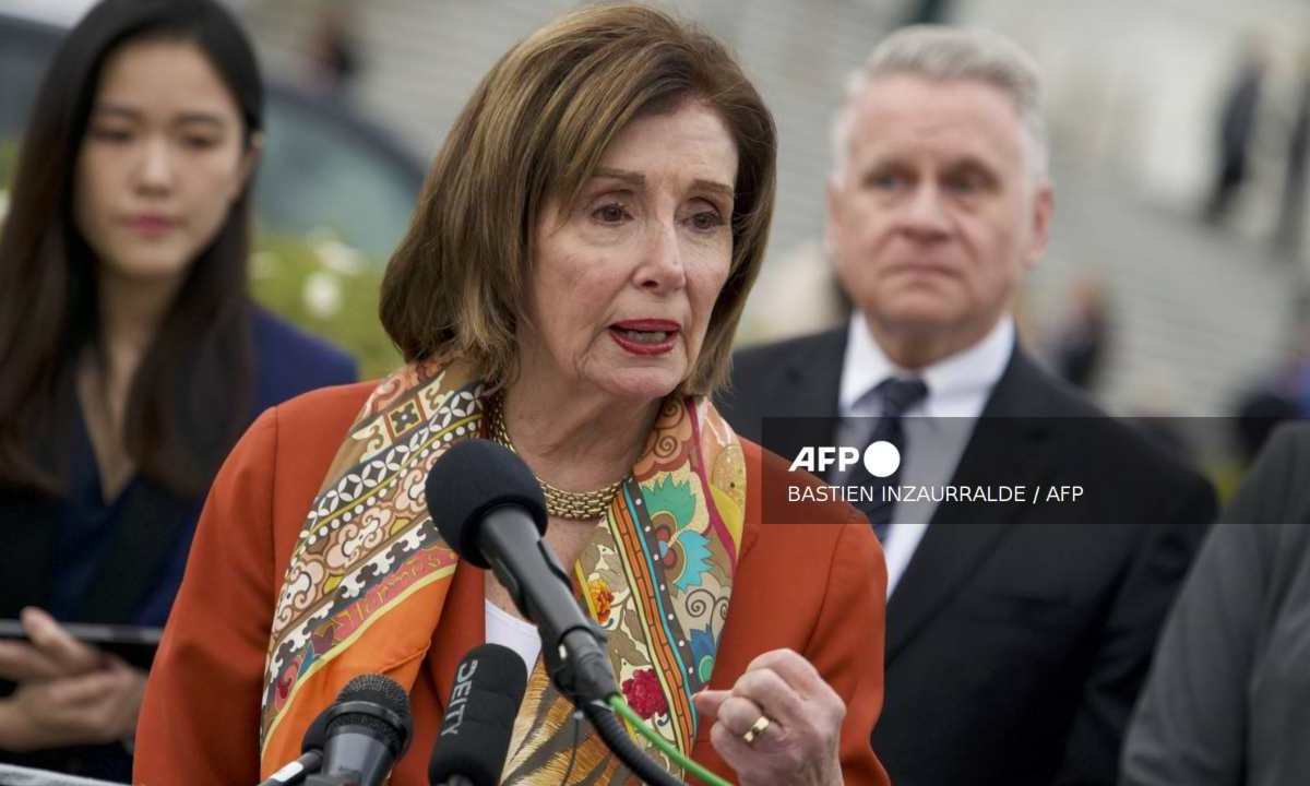 Nancy Pelosi se encuentra en el hospital luego de sufrir una lesión.