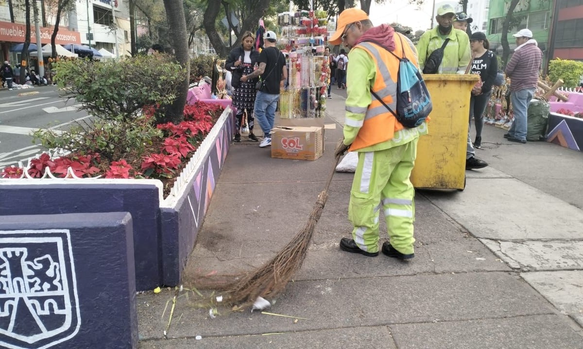 Foto: X@SOBSECDMX/ 536 toneladas de basura durante las peregrinaciones a la Basílica de Guadalupe