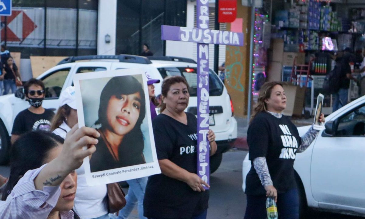 Marcha de colectivos feminsitas en Michoacan