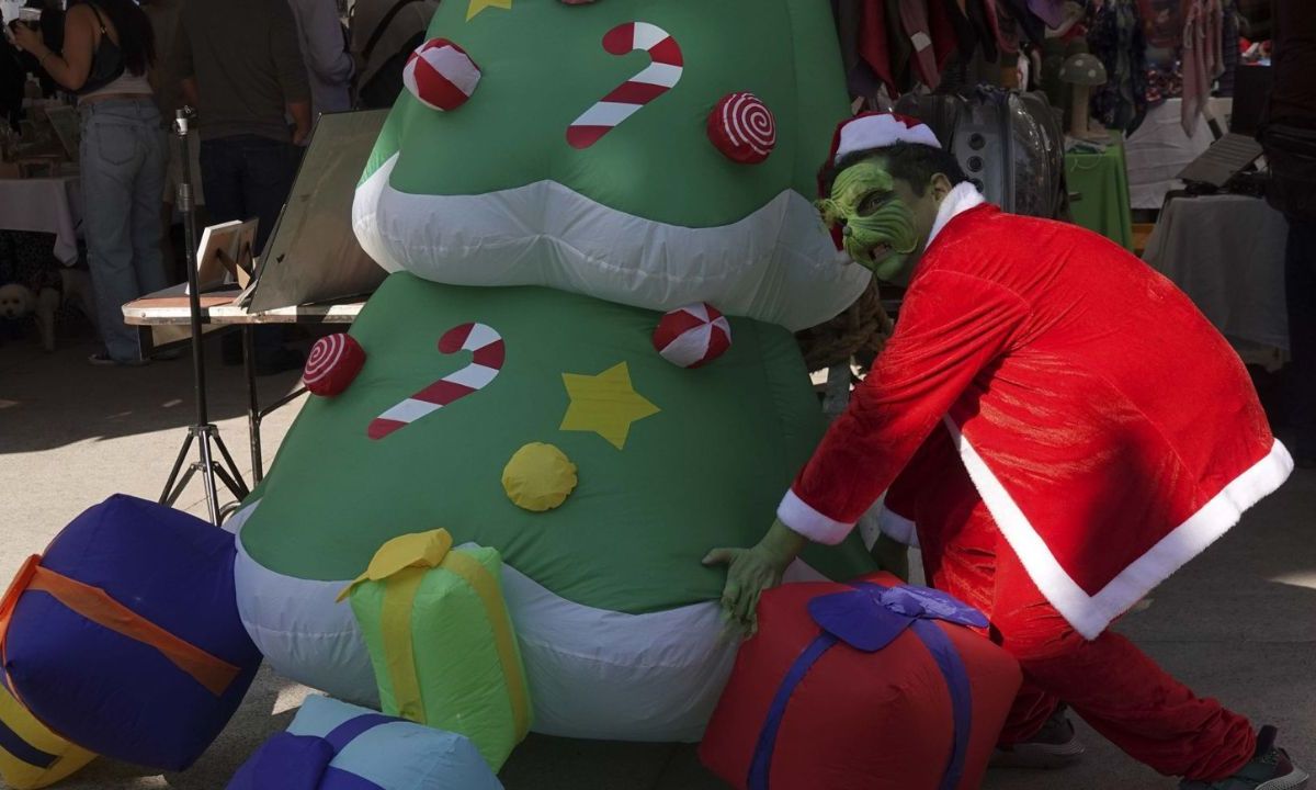 Marcha alusiva al El Grinch en CDMX