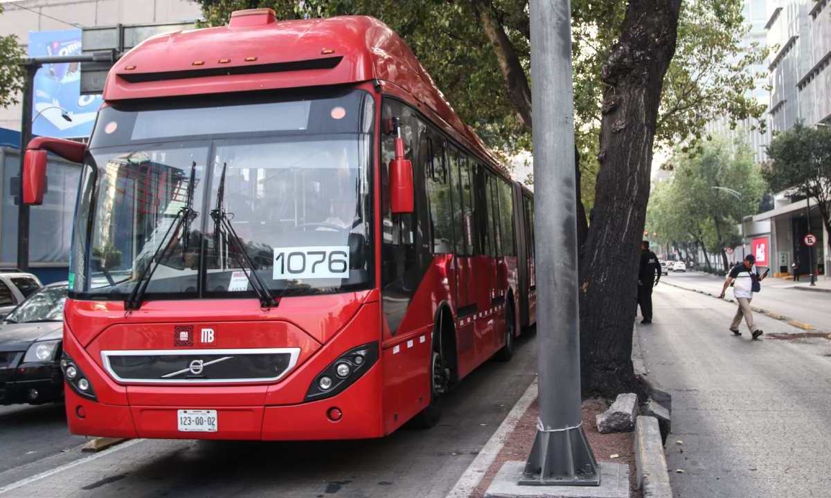 El Metrobús realizará cambios en sus servicios debido a la Romería Navideña.