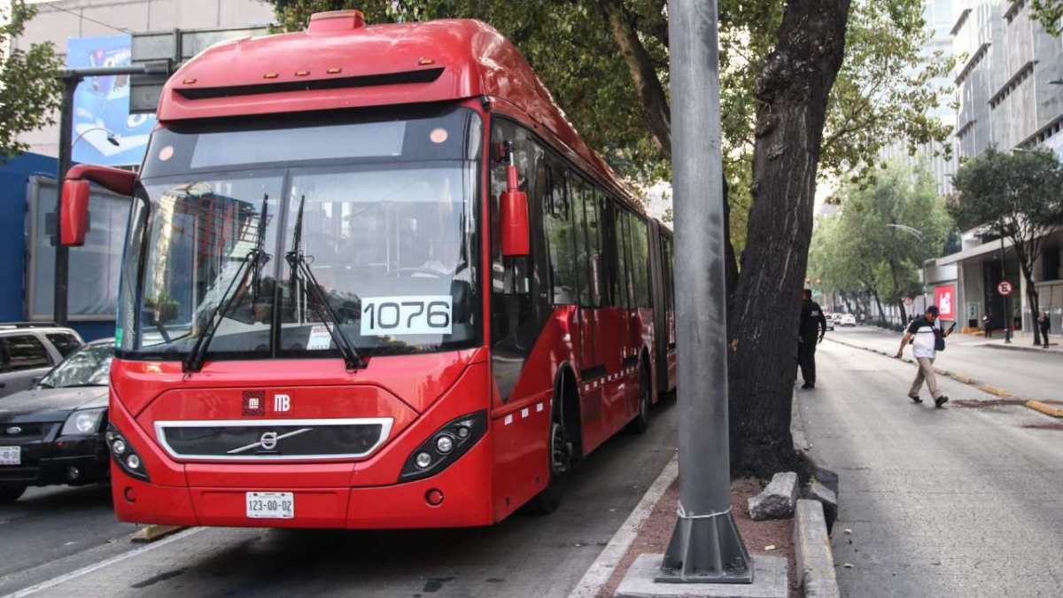 El Metrobús realizará cambios en sus servicios debido a la Romería Navideña.