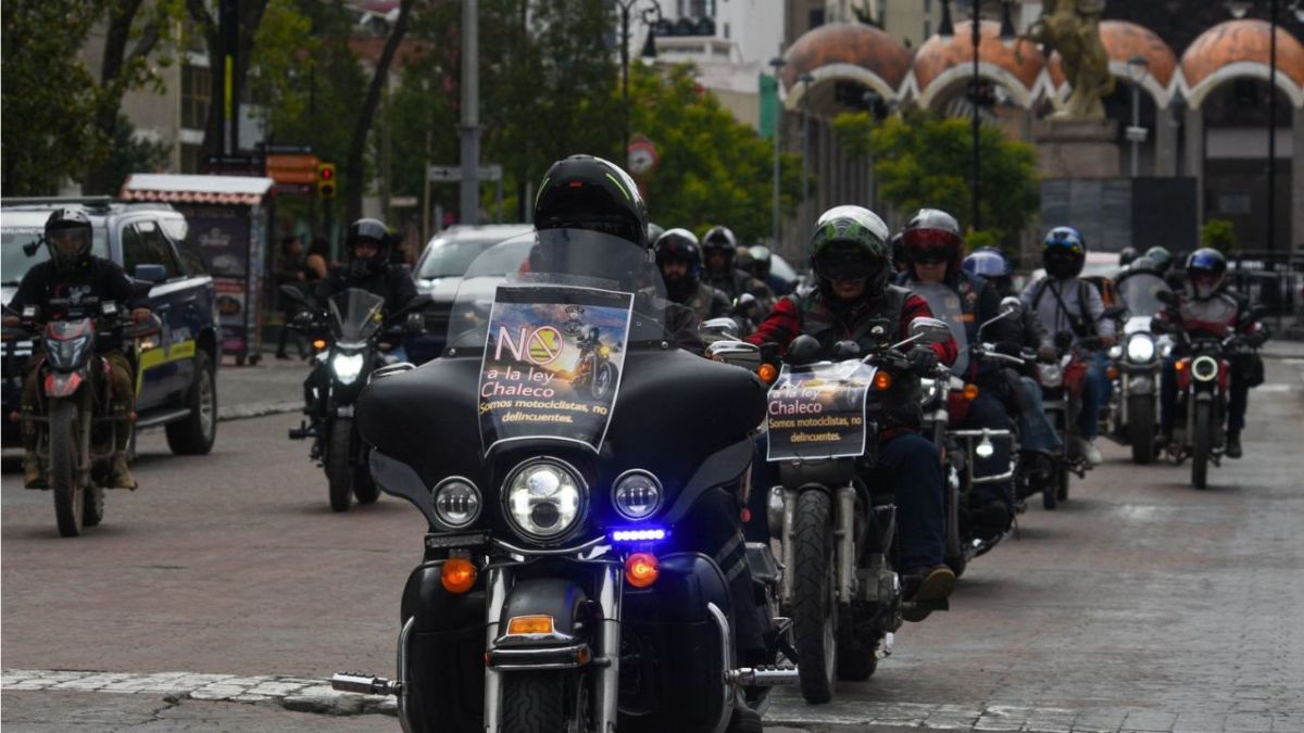 Ciclistas y motociclistas Toluca