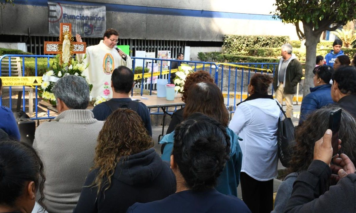 La alcaldía Benito Juárez realizó una misa en memoria de los cuatro trabajadores que perdieron la vida en el incendio de su Deportivo.