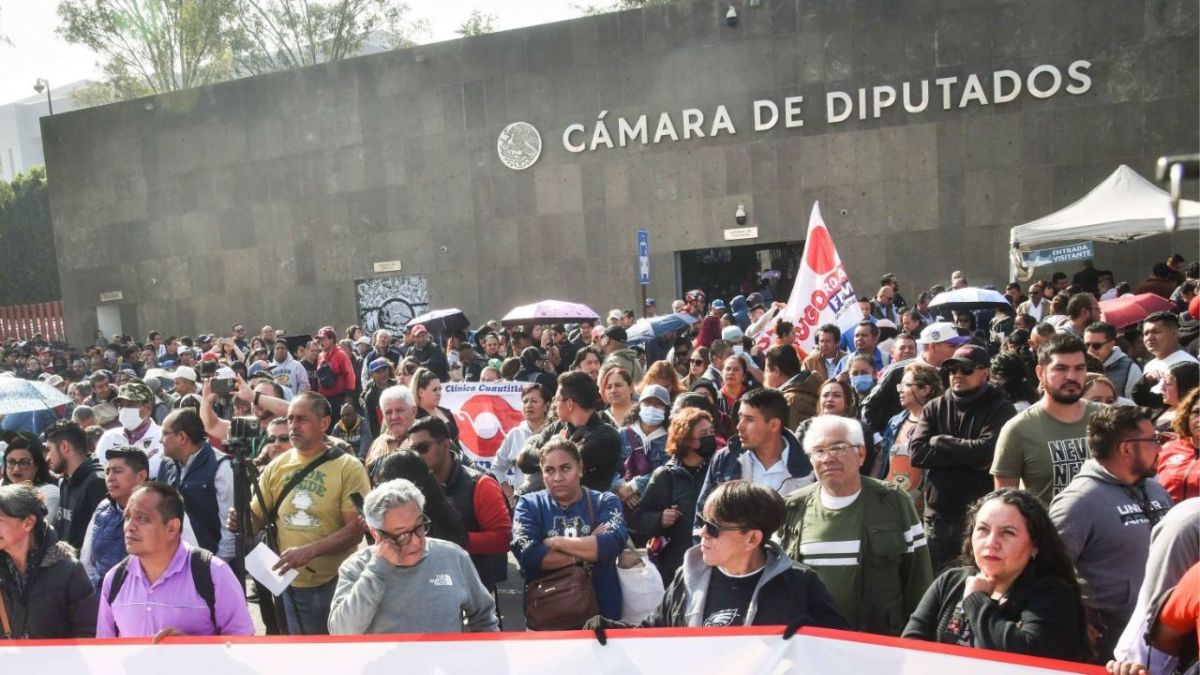 Protesta al exterior de la Cámara de Diputados