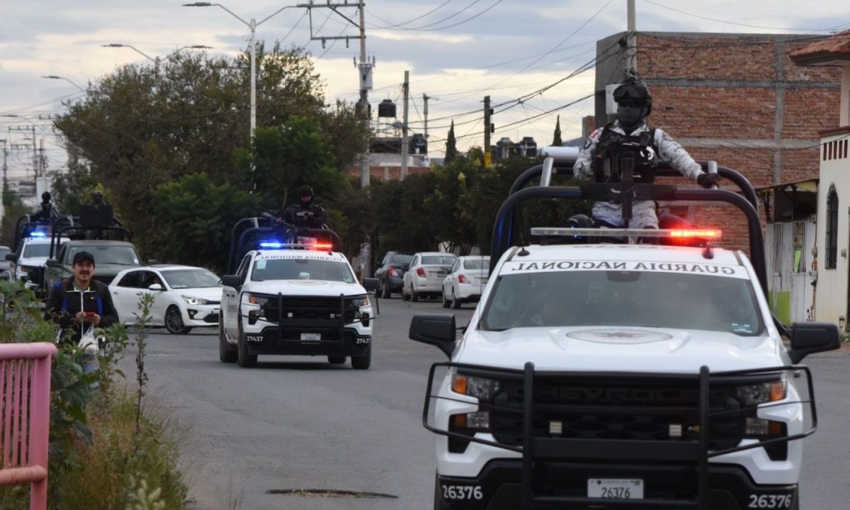 La Fiscalía veracruzana detuvo a 13 policías estatales por su probable participación en el delito de desaparición forzada de personas.