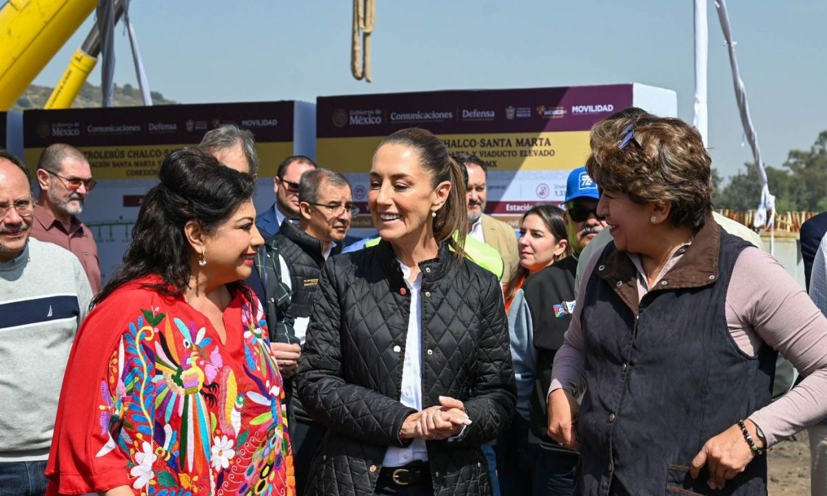 Claudia Sheinbaum revisando el trolebús Chalco - Santa Martha el pasado mes de noviembre.