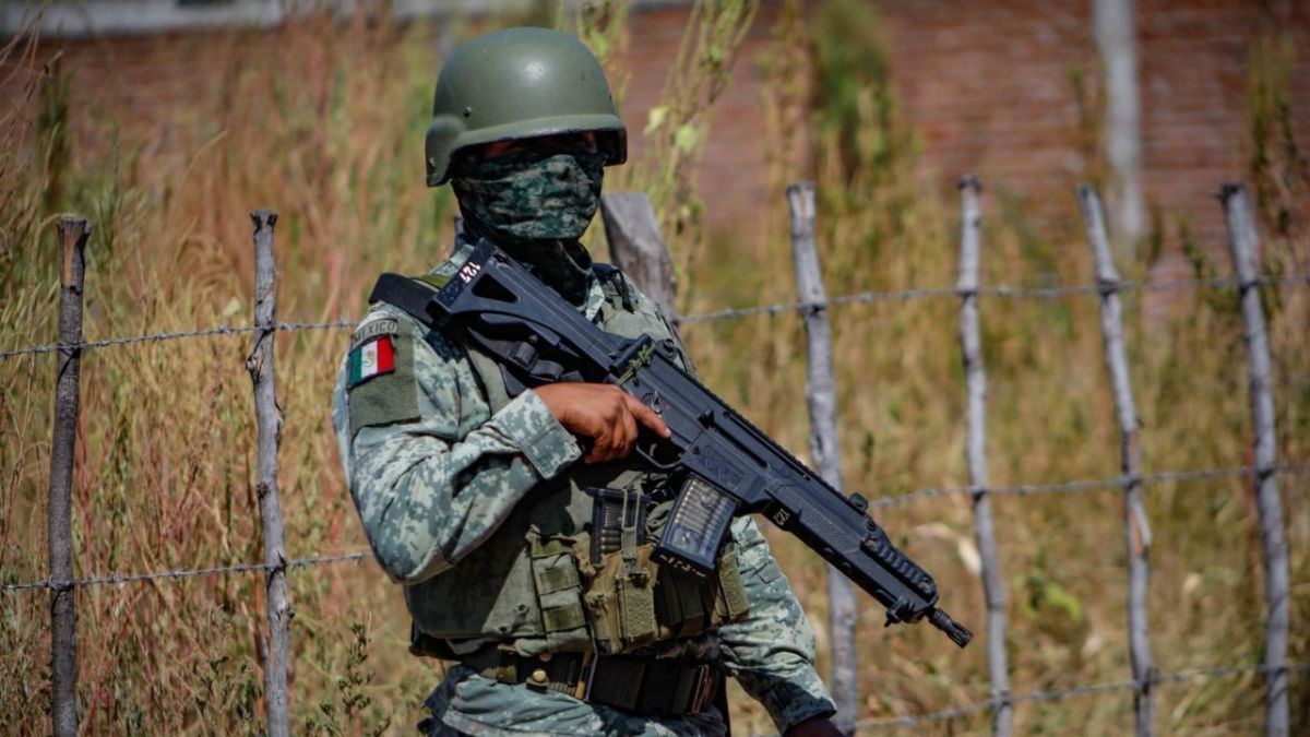 Elementos del Ejército Mexicano en operaciones de seguridad en Culiacán, Sinaloa.