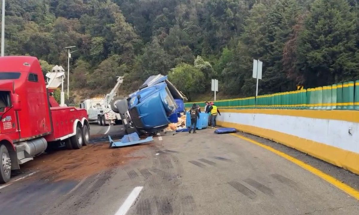 volcadura en la autopista México-Cuernavaca