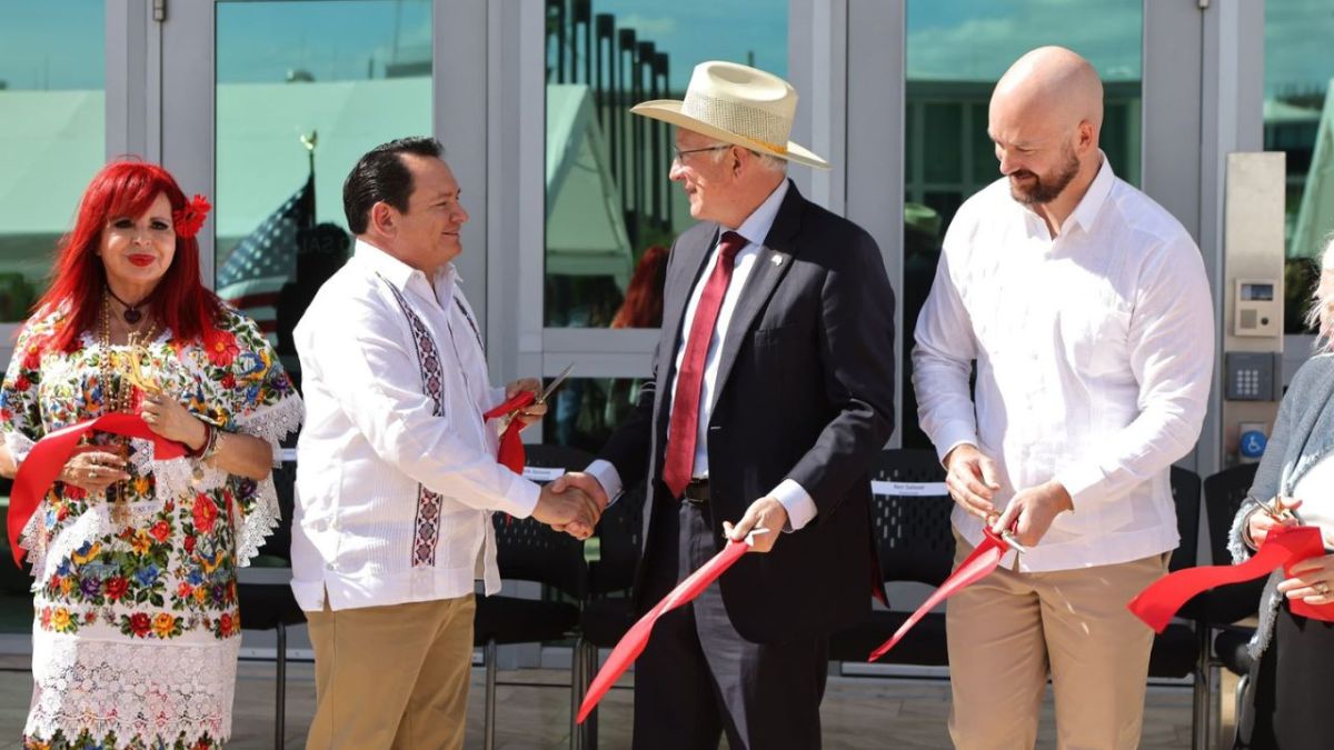 Layda Sansores, Joaquín Díaz Mena y Ken Salazar