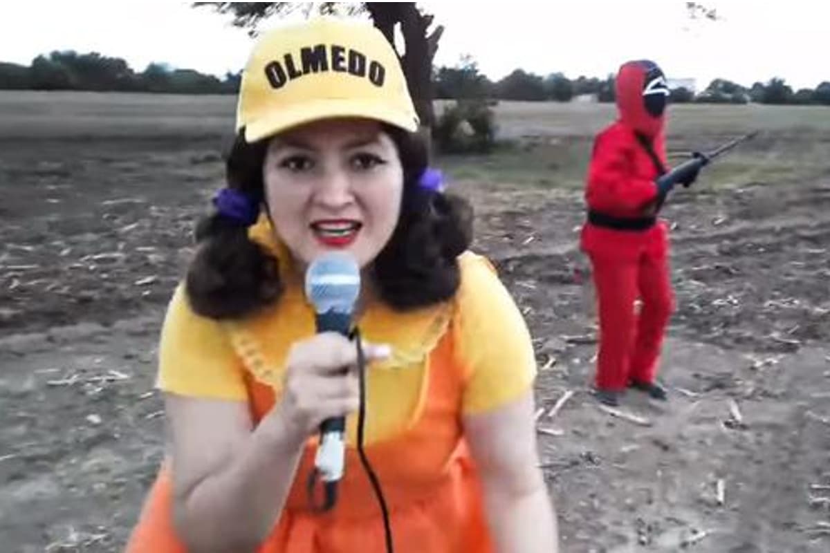 Foto: captura | En el clip, se observa a la mujer disfrazada como la muñeca de El juego del calamar.