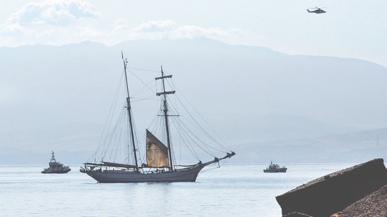 Drama. El lujoso velero, conocido por su avanzada ingeniería, se hundió cerca de Sicilia.