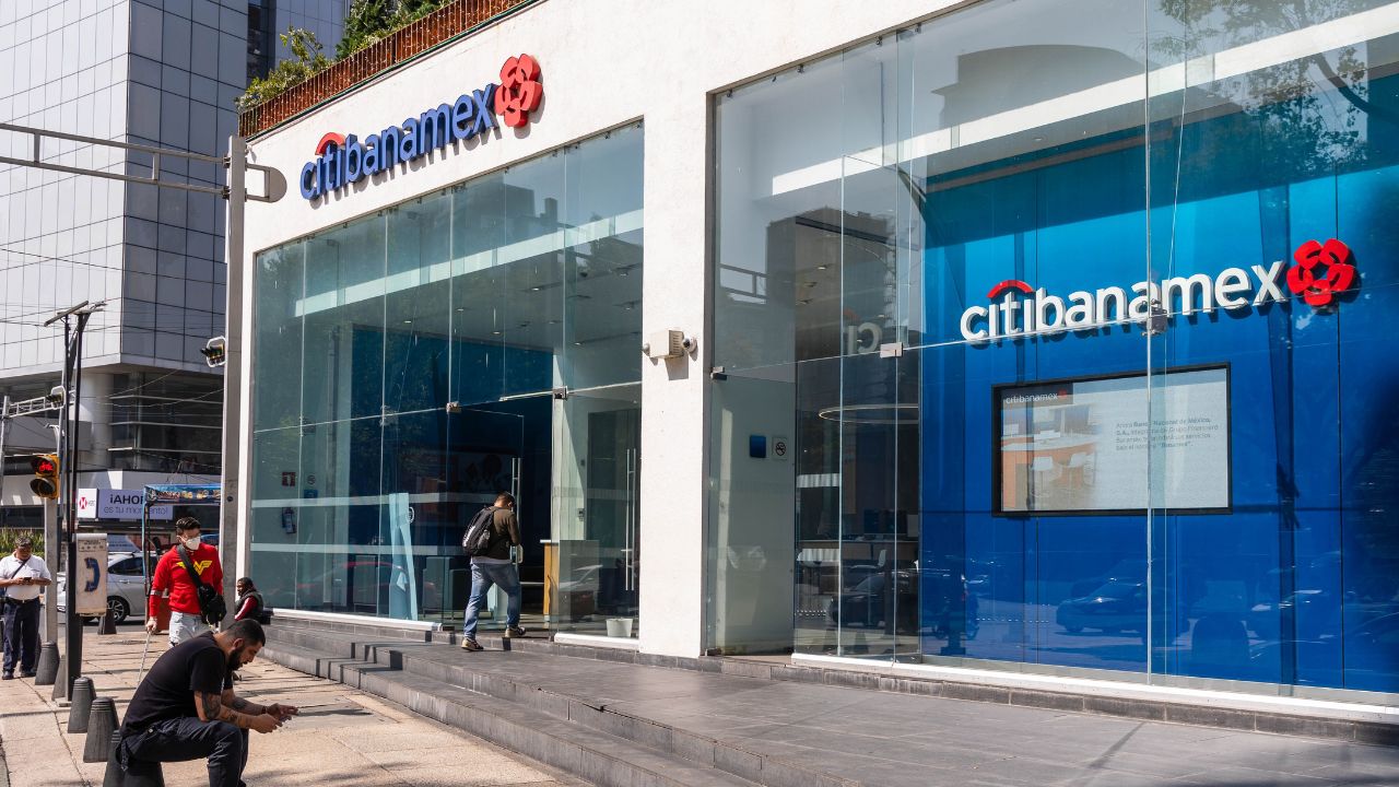 ¿Abren los bancos en Seman Santa?