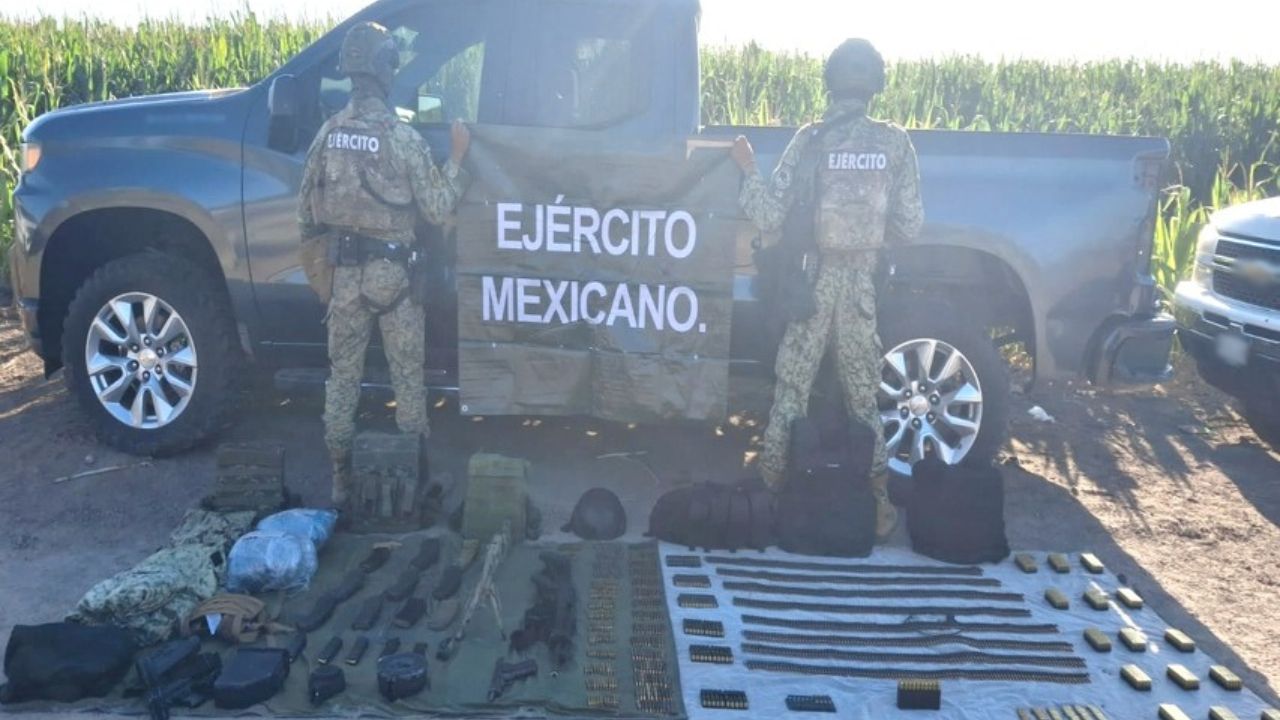 Aseguran 12 artefactos explosivos improvisados, 5 armas largas, una pistola, 17 cargadores y mil 300 cartuchos