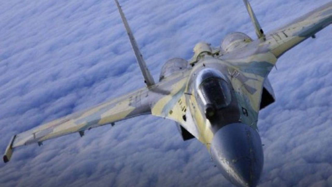 La Defensa informa la detección de un avión militar en aguas internacionales a 83 kilómetros de Cabo San Lucas, Baja California.