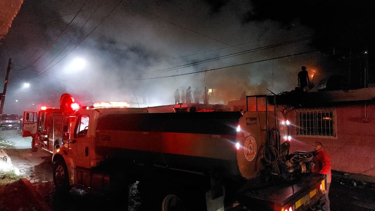 En una vivienda en Tepic, se registró un incendio que cobró la vida a una familia.