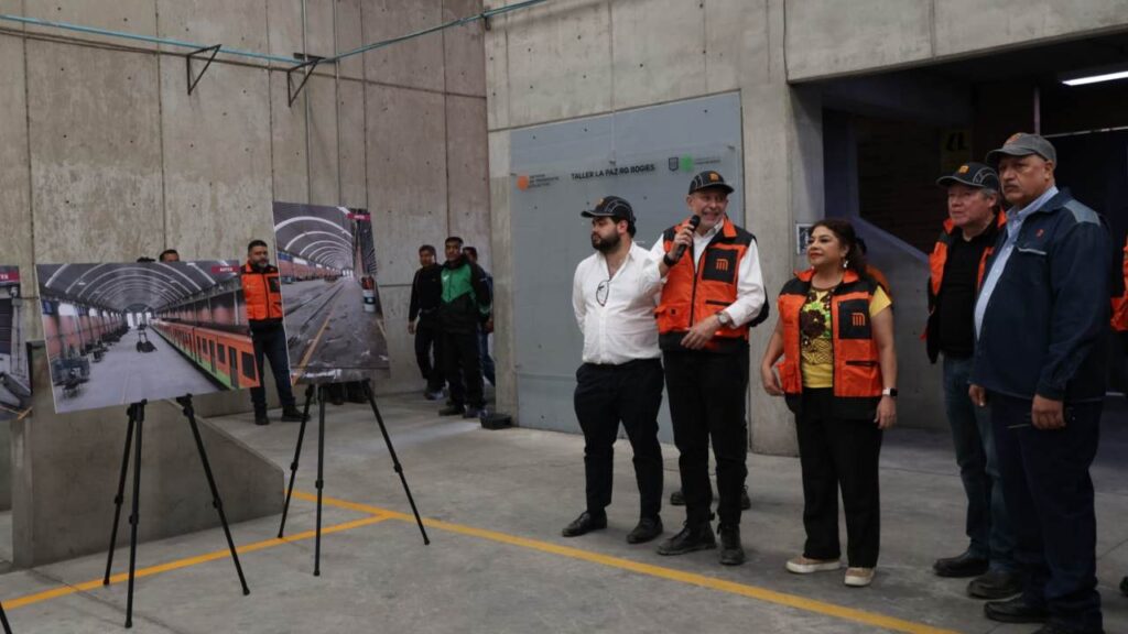 Autoridades del Gobierno de la CDMX durante la presentación de la modernización de talleres de Metro La Paz.