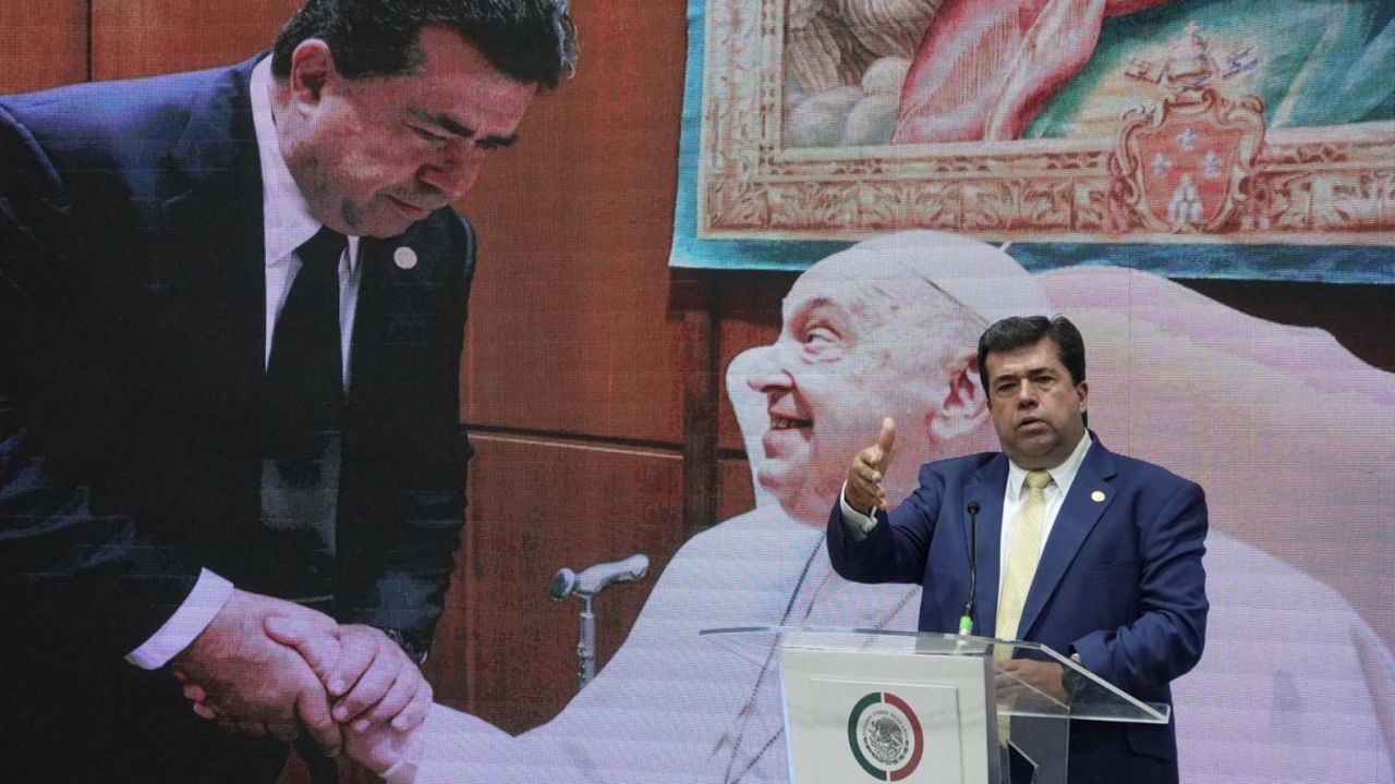 Pedro Haces junto al Papa Francisco en el Vaticano.