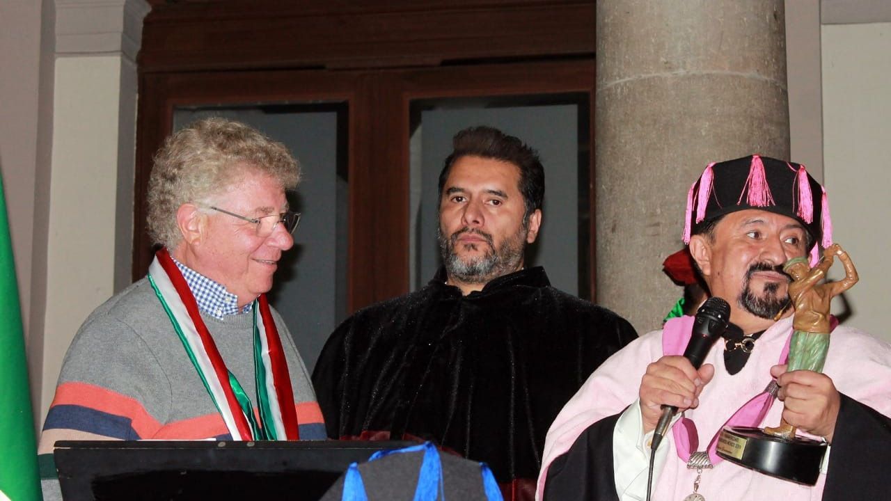 Juan Pablo Penilla, abogado de El Mayo ; Francisco Zea, Lord Molécula y Laura Bozzo tienen algo en común: han recibido premios sin validez.