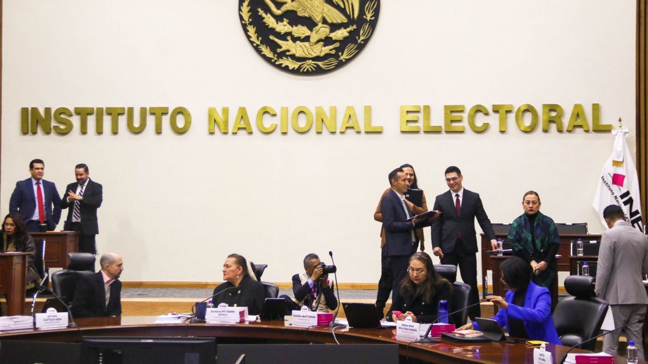 electorales depositarán las boletas para los diferentes cargos en una sola urna.