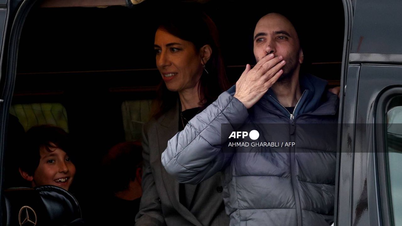 Netanyahu declaró que la liberación de prisioneros palestinos a cambio de rehenes de Israel, se aplazará por ceremonias humillantes de Hamás.