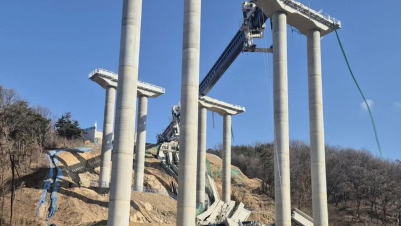 Tres muertos y cinco heridos por colapso de un puente en Corea del Sur