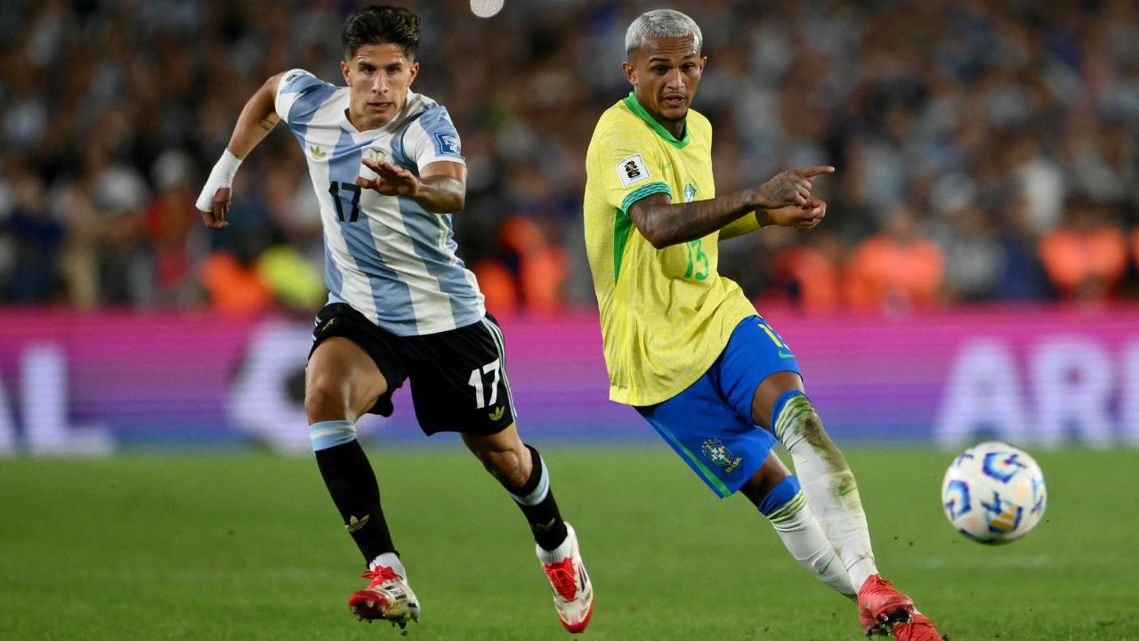  Argentina contra Brasil en el estadio Más Monumental en la provincia de Buenos Aires. 