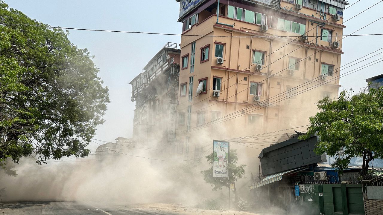 El devastador terremoto de magnitud 7.7 que golpeó este viernes en Myanmar (antes conocido como Birmania) y Tailandia dejó casi 150 muertos, un balance que se espera que aumente,