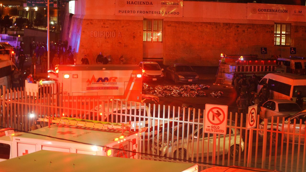 Se registró un incendio dentro de las instalaciones de la estación migratoria del Instituto Nacional de Migración, dejando un saldo aproximado de 40 migrantes muertos de diversas nacionalidades en Ciudad Juárez 