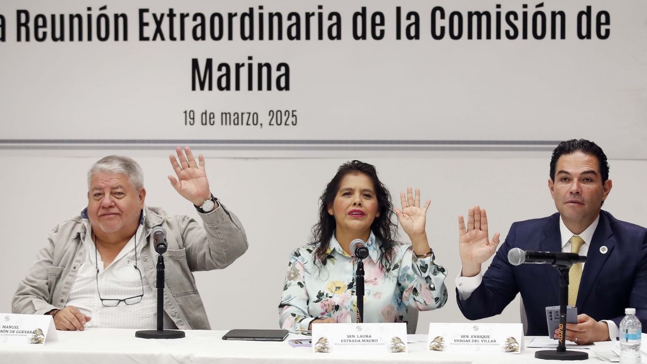 Durante la reunión se analizó el dictamen referente a permitir el ingreso al país de elementos del Ejército de los Estados Unidos, con el fin de que participen en el "Ejercicio Bilateral Anfibio Fénix”