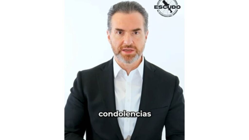 El alcalde de Monterrey, Adrián de la Garza, lamentó hoy la pérdida de un policía.