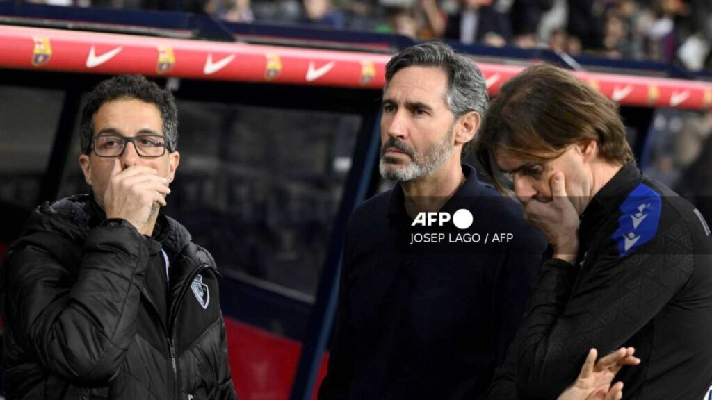 El cuerpo técnico de Osasuna se muestra incrédulo por el fallecimiento del médico del Barcelona. 